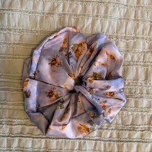 BOTTICELLI'S DAYDREAM CLOUD SCRUNCHIE NWOT